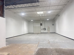 2433 Lacy Ln, Carrollton, TX for lease Interior Photo- Image 2 of 3