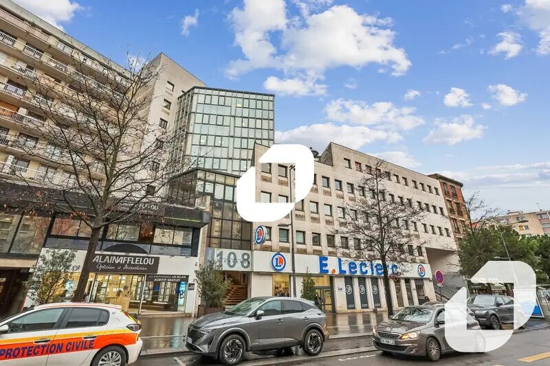 Office in Le Kremlin-Bicêtre for lease Building Photo- Image 1 of 12