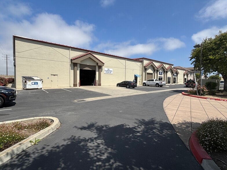 6 Rossi Cir, Salinas, CA à louer - Photo du bâtiment - Image 3 de 18