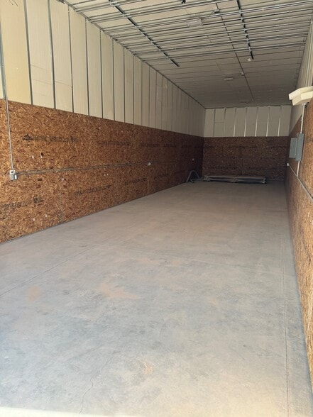 881 Aviation Way, Cedar City, UT for sale - Interior Photo - Image 3 of 6