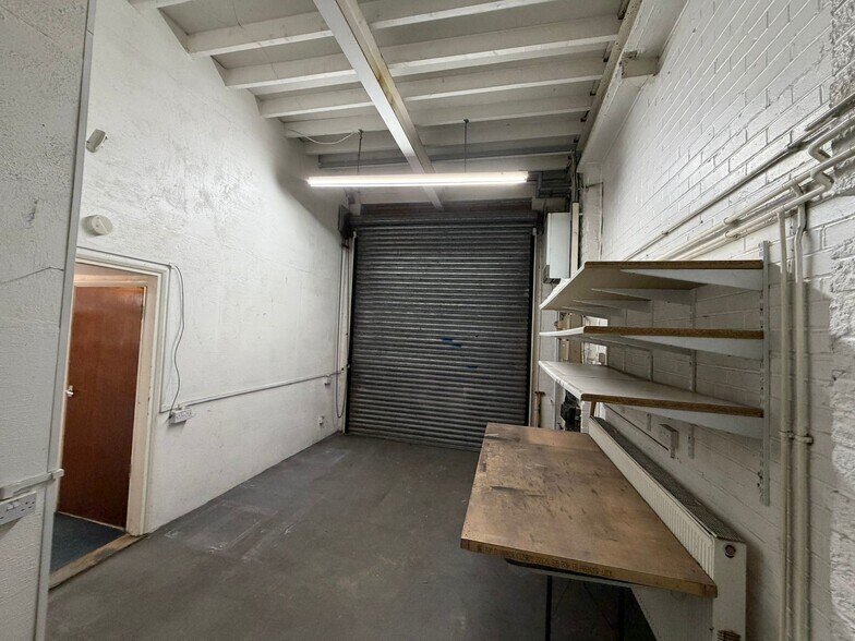 Units 1-3, 15 Pecks Hill, Mansfield à louer - Photo du bâtiment - Image 2 de 11