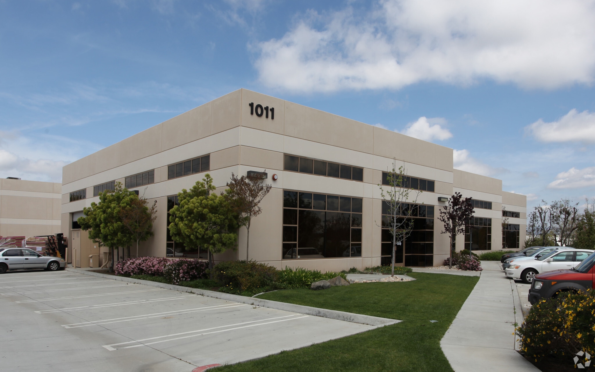 1011 S Andreasen Dr, Escondido, CA for lease Building Photo- Image 1 of 8