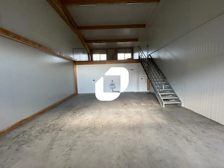 Office in Combs-la-Ville for lease - Interior Photo - Image 1 of 14