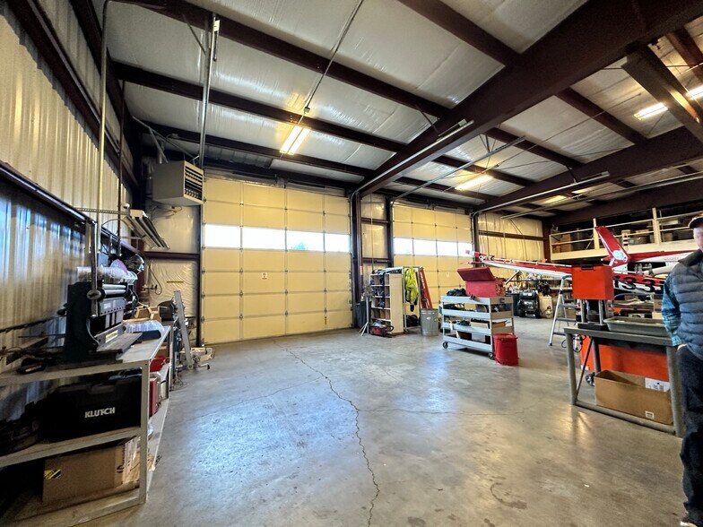 1055 S Commerce Pkwy, Newberg, OR à vendre - Photo du bâtiment - Image 3 de 4