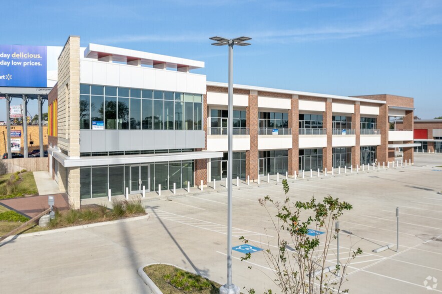 5815 Gulf Fwy, Houston, TX à louer - Photo du bâtiment - Image 2 de 9