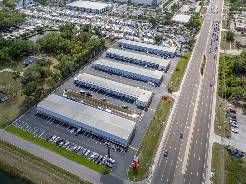 8340 Ulmerton Rd, Largo, FL à louer - Photo du bâtiment - Image 2 de 15