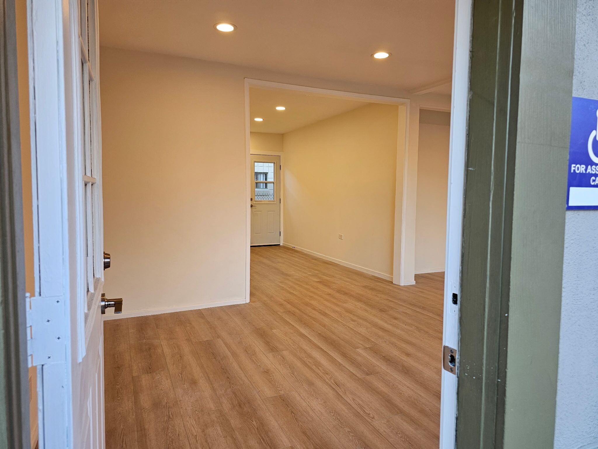 1129 E Broadway, Glendale, CA for lease Interior Photo- Image 1 of 9