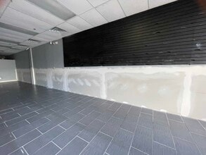 4003 S Plainfield-Naperville Rd, Naperville, IL à louer Photo intérieure- Image 1 de 12