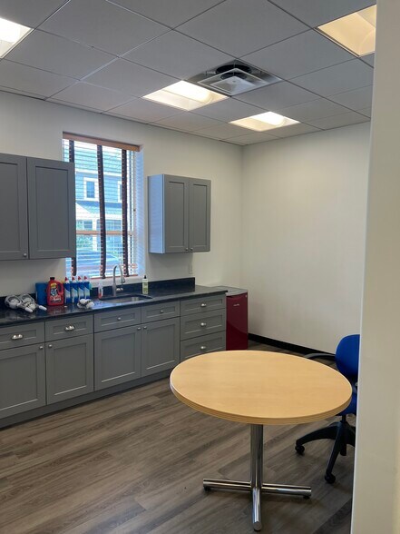 730 E Elm St, Conshohocken, PA à louer - Photo intérieure - Image 3 de 6