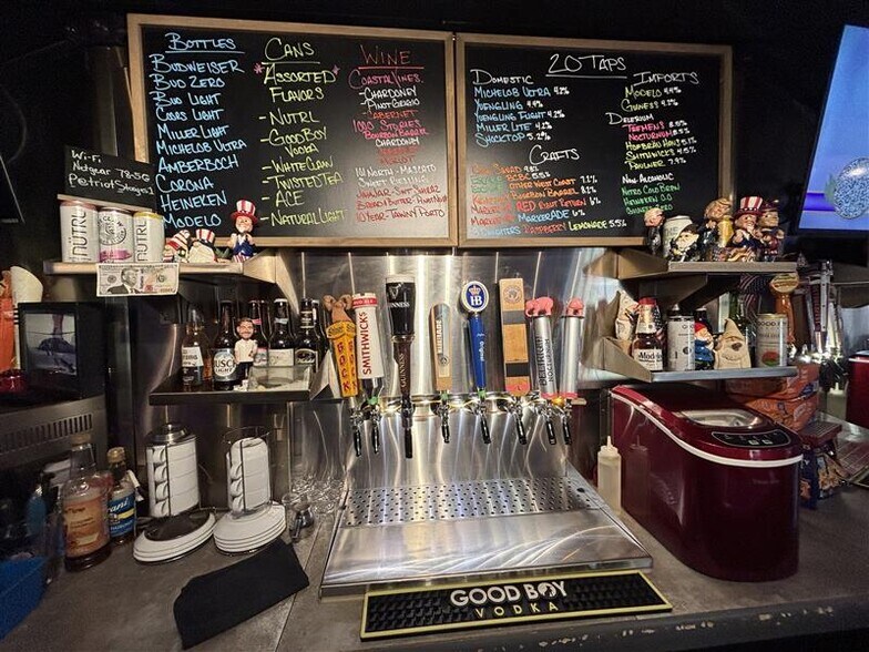 6153 Massachusetts Ave, New Port Richey, FL à vendre - Photo du bâtiment - Image 3 de 16