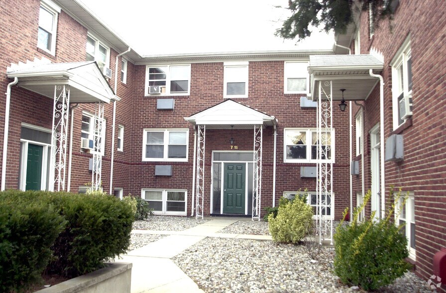 7-11 Byron St, Carteret, NJ à vendre - Photo principale - Image 1 de 1