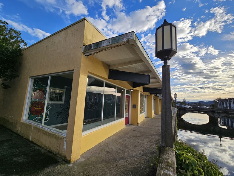 600 Broadway St, Seaside, OR à louer - Photo du bâtiment - Image 1 de 3