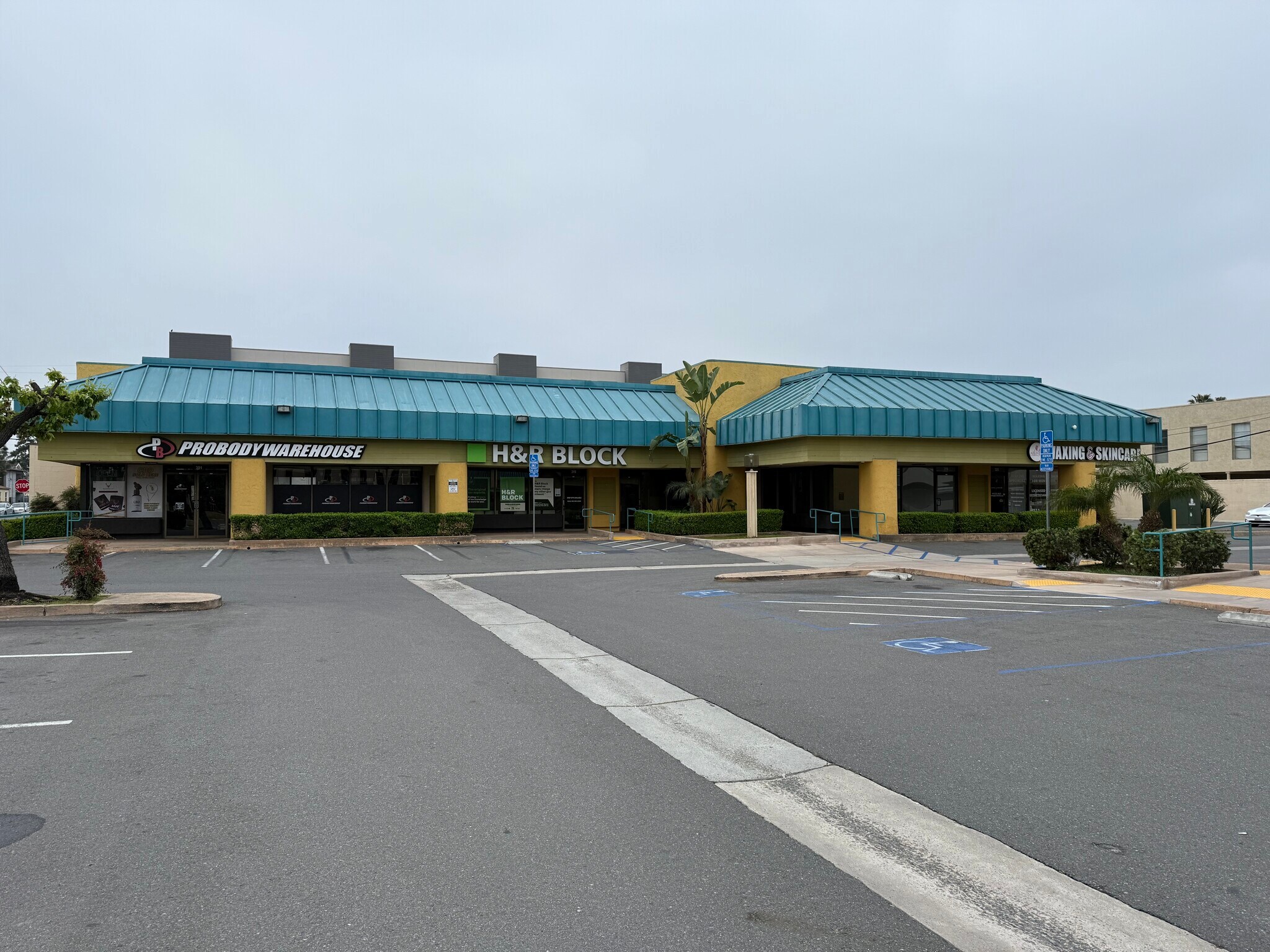 301-345 W Main St, El Cajon, CA à vendre Photo du bâtiment- Image 1 de 1