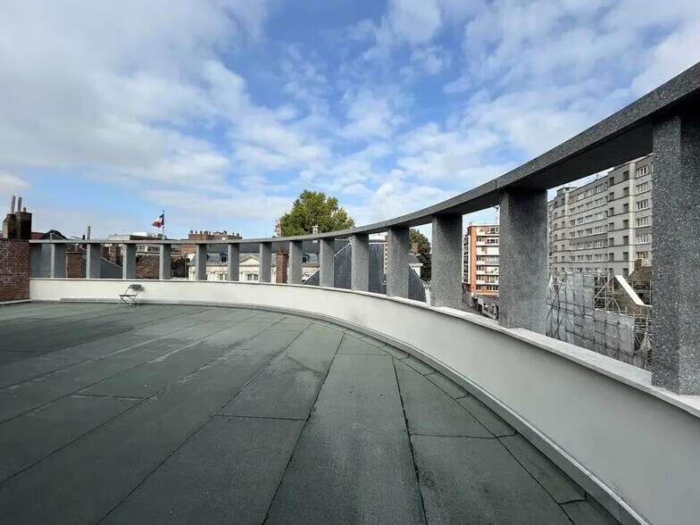Bureau dans Lille à louer - Photo du bâtiment - Image 3 de 11