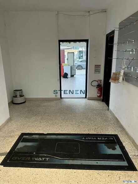 Retail in Aix-en-Provence for lease - Building Photo - Image 3 of 5