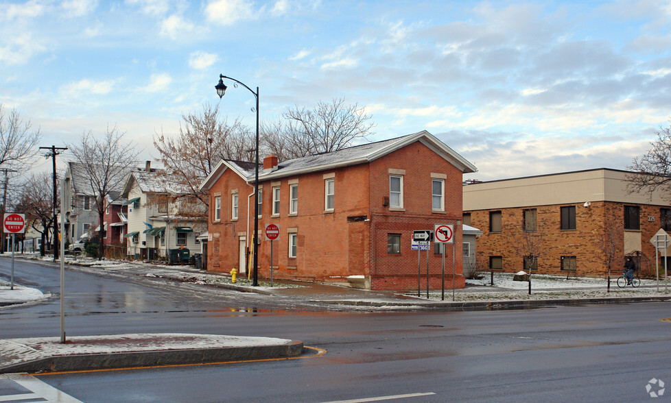 271-273 Lake Ave, Rochester, NY à vendre - Photo principale - Image 1 de 1