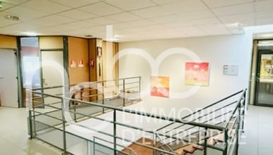 Flex in Fleurieux-sur-l'Arbresle for lease Interior Photo- Image 1 of 5