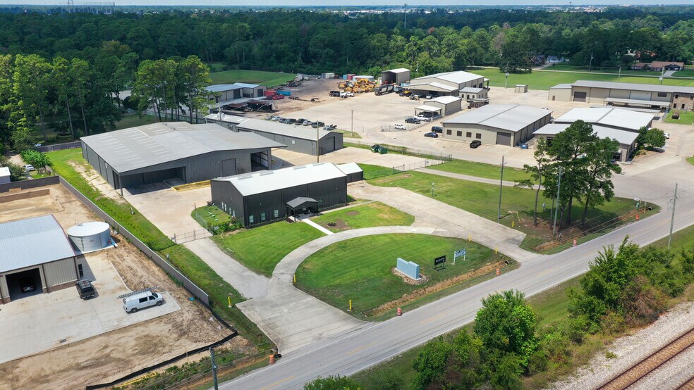 23609 W Hardy Rd, Spring, TX à louer - Photo du bâtiment - Image 3 de 12