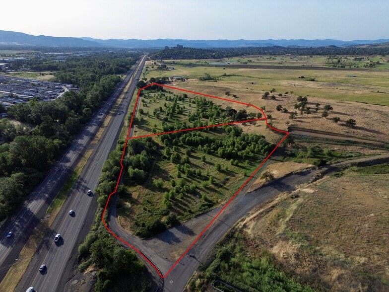 3200 Kirk Way, Phoenix, OR for sale - Building Photo - Image 3 of 6