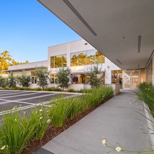 Campus56 portfolio of 2 properties for sale on LoopNet.ca - Primary Photo - Image 2 of 2