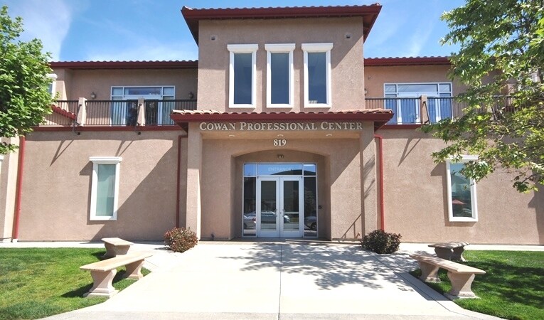 819 Cowan Rd, Burlingame, CA à louer - Photo du bâtiment - Image 2 de 4