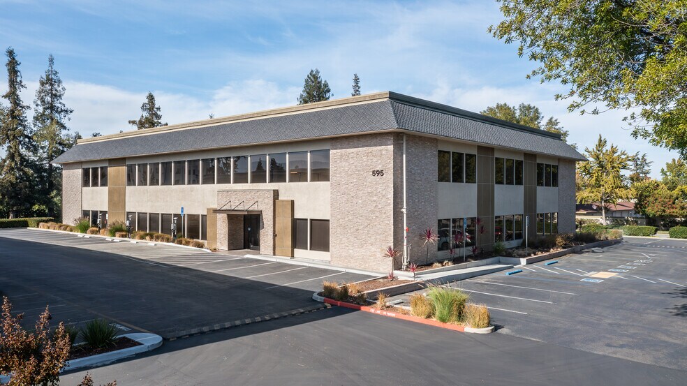 595 Millich Dr, Campbell, CA à louer - Photo du bâtiment - Image 2 de 14