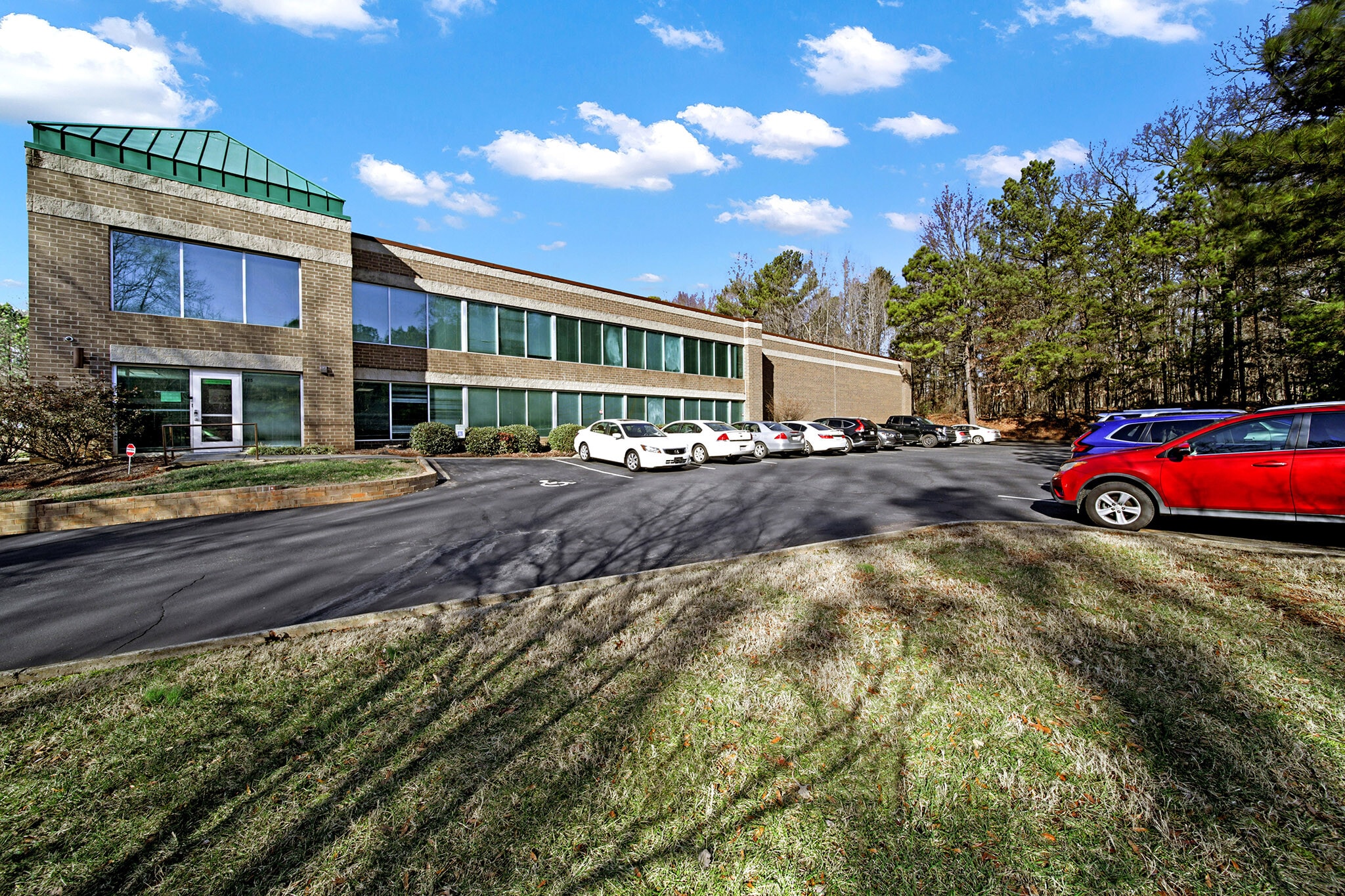 425 E Arrowhead Dr, Charlotte, NC for lease Building Photo- Image 1 of 10