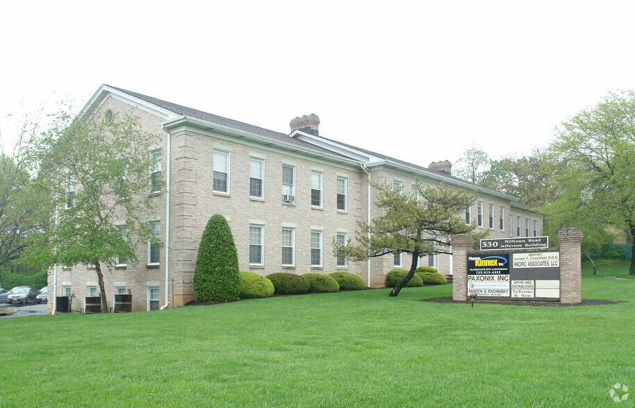 330 Milltown Rd, East Brunswick, NJ à louer - Photo du bâtiment - Image 2 de 6