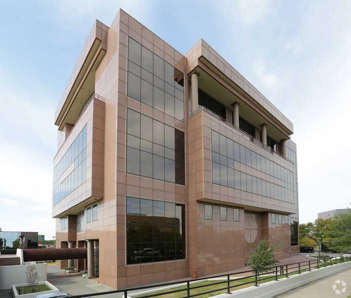 7150 Greenville Ave, Dallas, TX à louer - Photo du bâtiment - Image 3 de 10