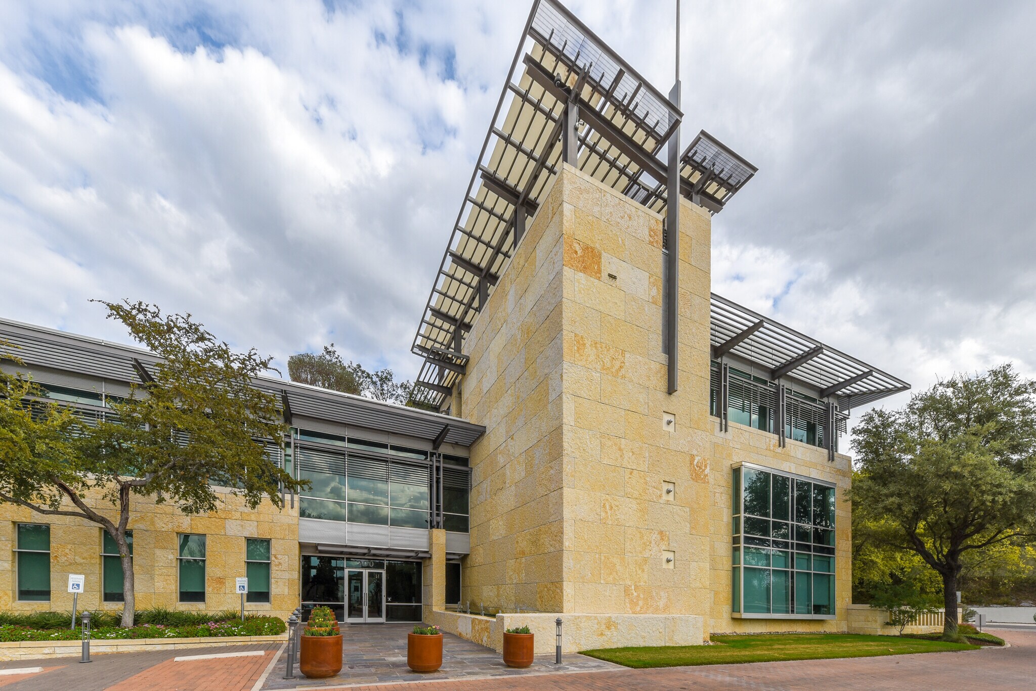 200 E Basse Rd, San Antonio, TX for lease Primary Photo- Image 1 of 18