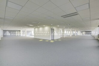 18 Rue Grange Dame Rose, Vélizy-Villacoublay for lease Interior Photo- Image 2 of 10