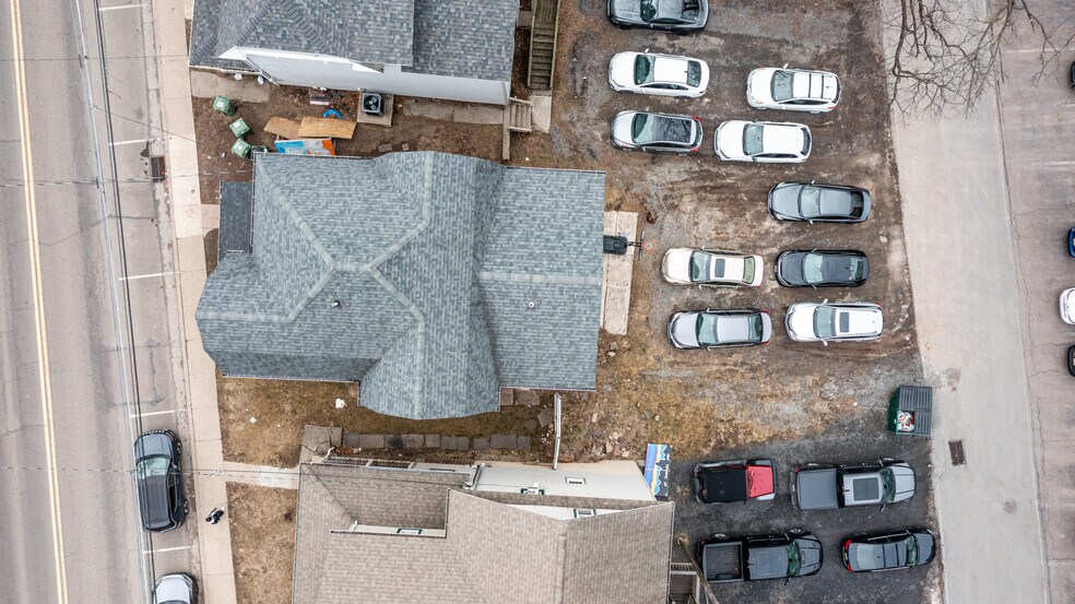 383 1/2 - 391 Lightstreet Rd portefeuille de 3 propriétés à vendre sur LoopNet.ca - Photo du bâtiment - Image 3 de 10