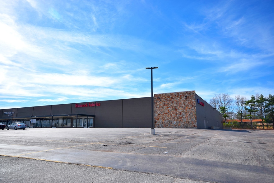 8780 Pershall Rd, Hazelwood, MO for lease - Building Photo - Image 2 of 4