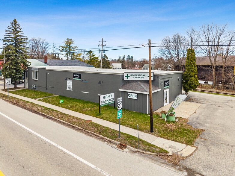 108 U.S. 23, Harrisville, MI à vendre - Photo du bâtiment - Image 2 de 47