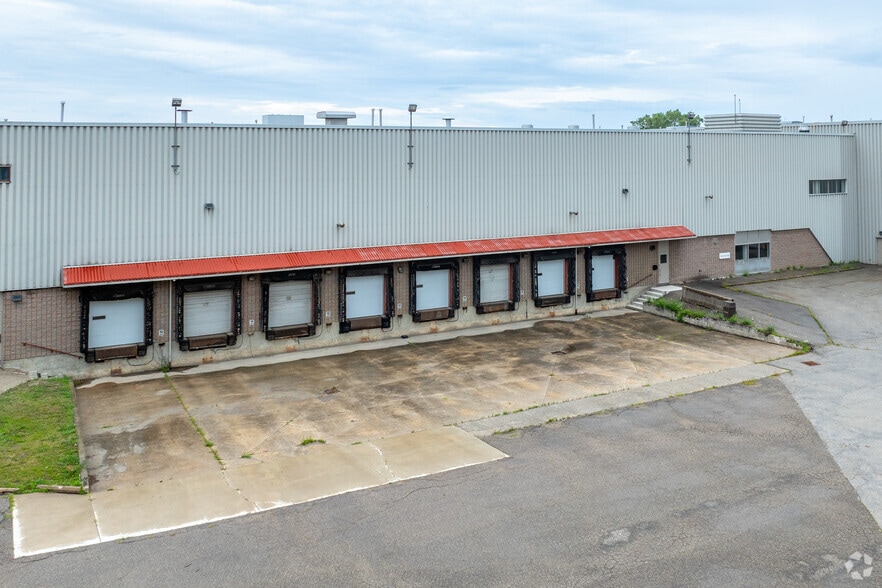 2550 Stanfield Rd, Mississauga, ON à louer - Photo du bâtiment - Image 2 de 7