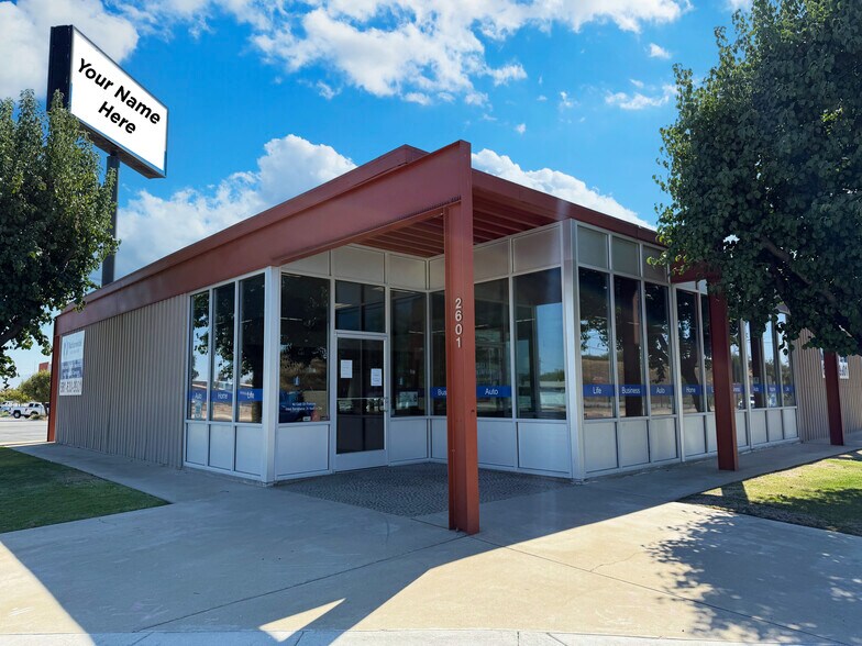 2601 Union Ave, Bakersfield, CA à louer - Photo du bâtiment - Image 1 de 5