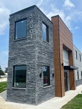 34001 Groesbeck Hwy, Clinton Township, MI à vendre Photo du bâtiment- Image 2 de 41