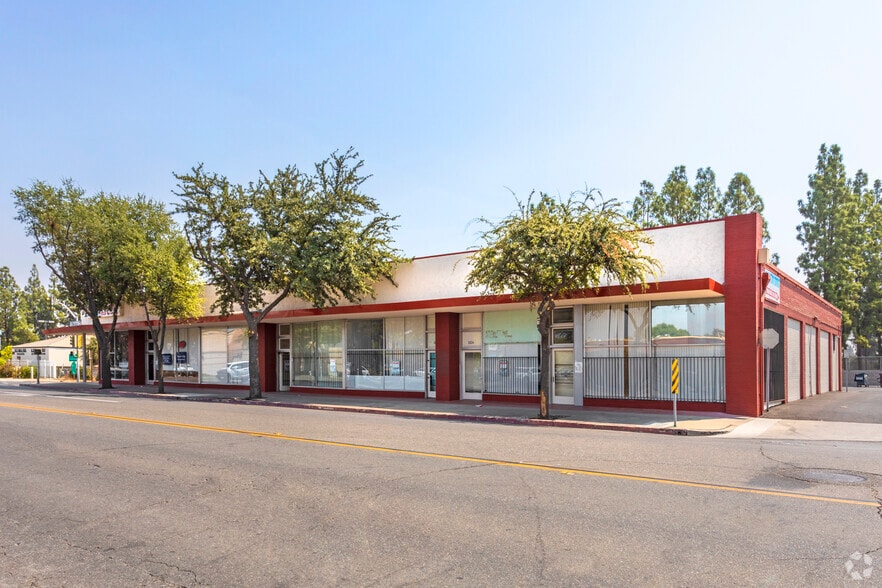 3032-3044 Tulare St, Fresno, CA for lease - Primary Photo - Image 1 of 8