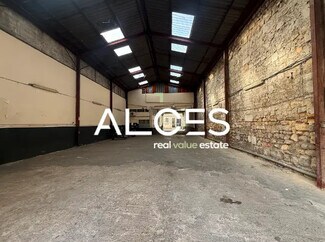 Plus de détails pour Multi-résidentiel à vendre