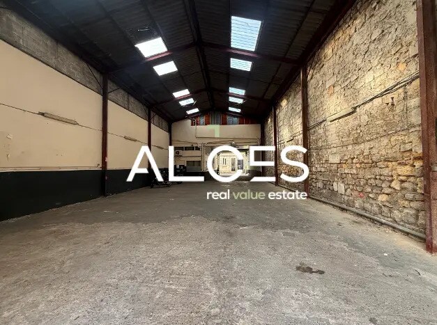 Multifamily in Bordeaux for sale Interior Photo- Image 1 of 3