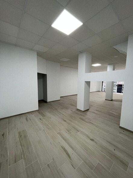 Retail in Tortosa, Tarragona for lease - Interior Photo - Image 1 of 8