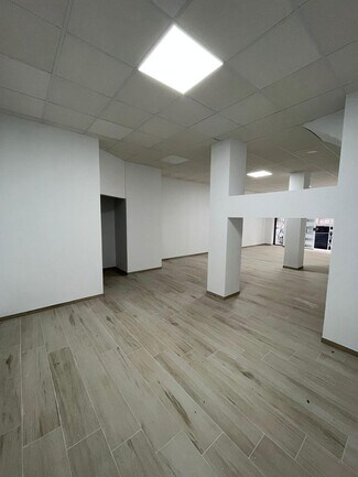 Plus de détails pour Commerce de détail à louer