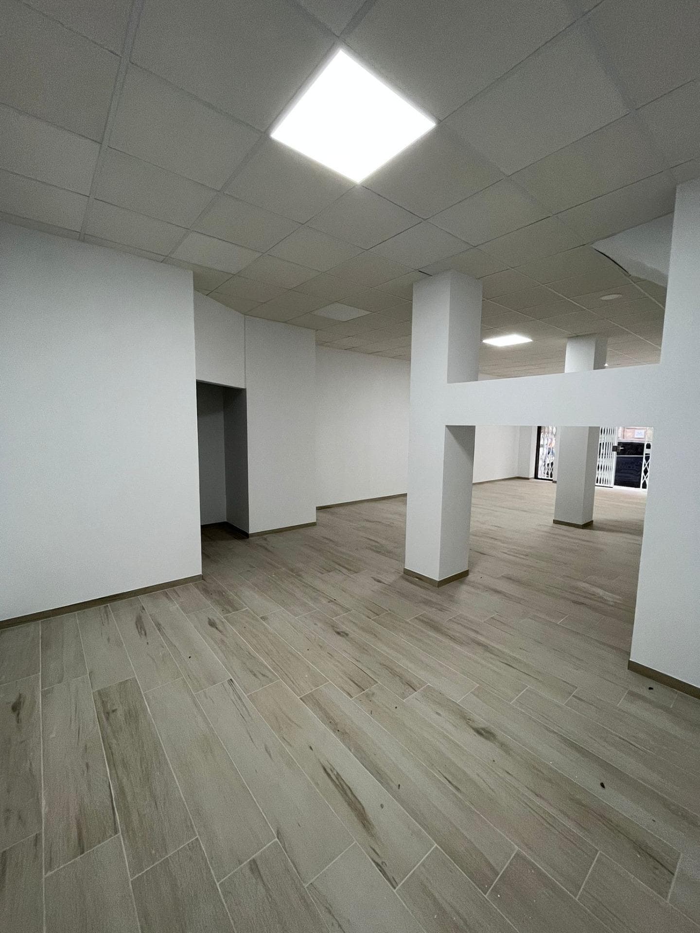 Retail in Tortosa, Tarragona for lease Interior Photo- Image 1 of 9