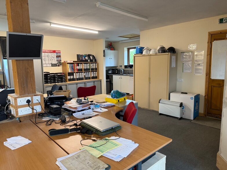 Unit 11 Crays Court, Goose Green, Pulborough for lease - Building Photo - Image 3 of 5