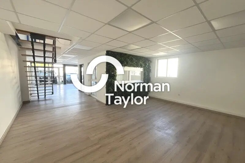 Flex in Mauguio for lease - Interior Photo - Image 2 of 6