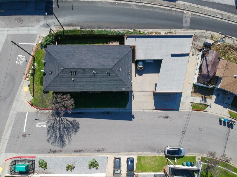 2445 Winthrop Dr, Alhambra, CA à vendre - Photo du bâtiment - Image 2 de 8