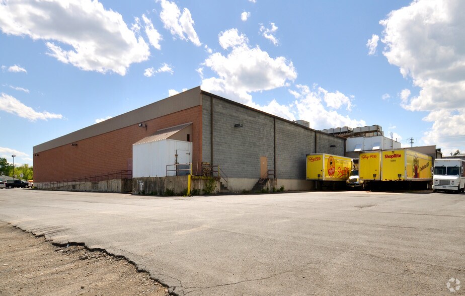 70 Healy Blvd, Hudson, NY à louer - Photo du bâtiment - Image 2 de 3