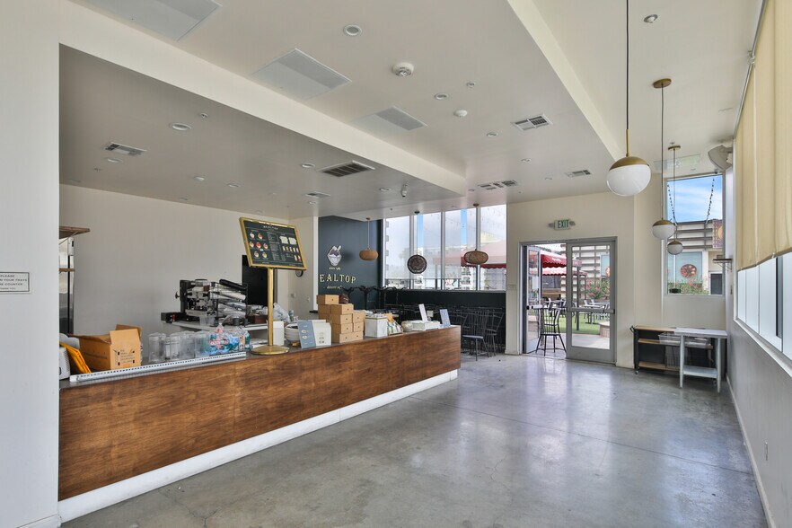 450 S Western Ave, Los Angeles, CA à louer - Photo intérieure - Image 3 de 63