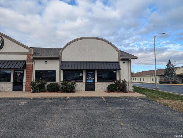 7327 N Radnor Rd, Peoria, IL for lease - Building Photo - Image 2 of 6