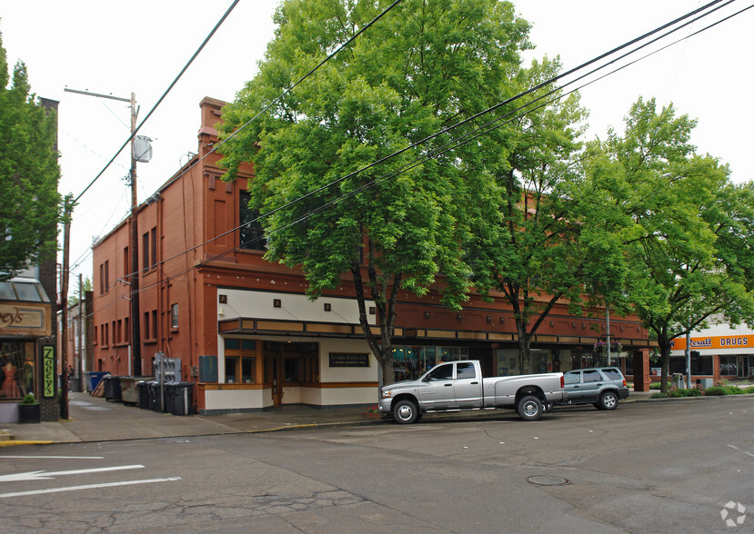 301-311 SW Madison Ave, Corvallis, OR for lease - Building Photo - Image 3 of 14